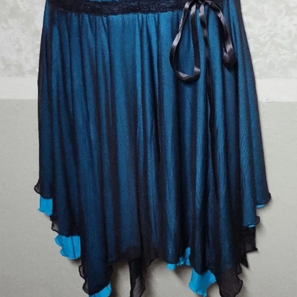 Chic Asymmetrical Teal Dress with Black Trim - Picture 5 of 9